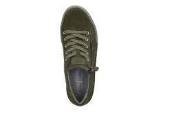 Claire 13 Zip Trainer